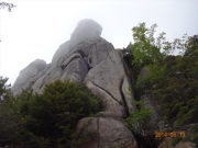 山頂手前の巨岩